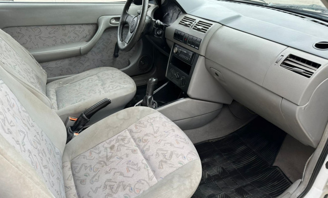 VW Gol 1.0 Plus 8V - 2001-6