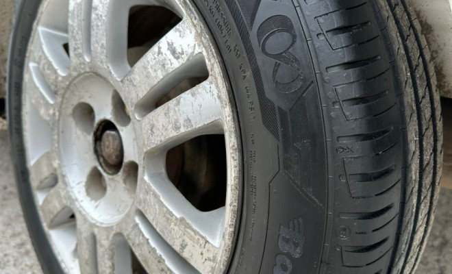 VW Gol 1.0 Plus 8V - 2001-5