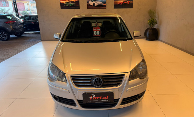 VW - VolksWagen Polo Sed./Sed. COMF. 2.0/2.0 Flex 8V 4p 2009 Flex-1
