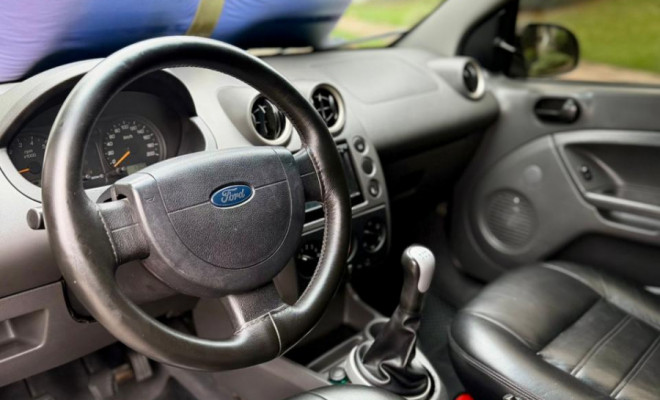 Ford Fiesta Personnalité 1.0 8V 66cv 5p 2007 Flex-5