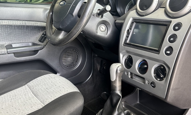 Ford Fiesta Sedan 1.6 Flex Mec. 2014 Flex-9