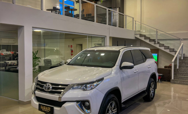 Toyota Hilux SW4 SR 4x2 2.7/ 2.7 Flex 16V Aut. 2019 Flex