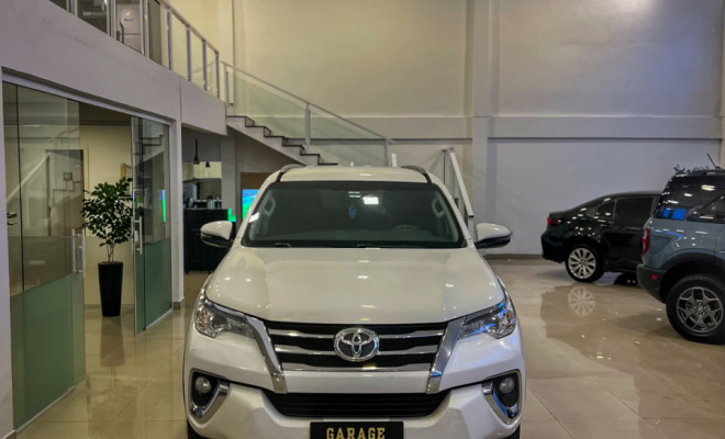 Toyota Hilux SW4 SR 4x2 2.7/ 2.7 Flex 16V Aut. 2019 Flex-0