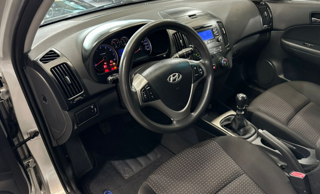 Hyundai i30 2.0 16V 145cv 5p Mec. 2012 Gasolina-9
