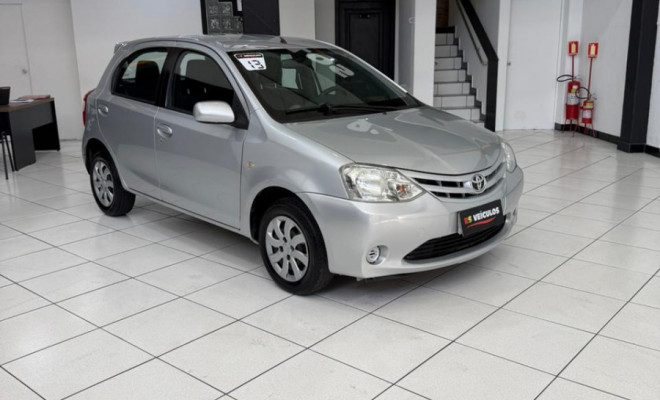 Toyota ETIOS XS  1.3 Flex 16V 5p Mec. 2013 Flex-0