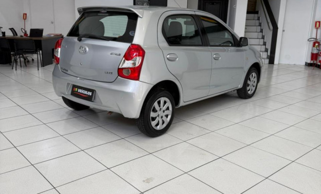 Toyota ETIOS XS  1.3 Flex 16V 5p Mec. 2013 Flex-1