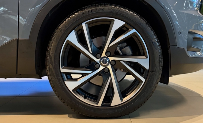 Volvo XC 40 T-5 R-DESIGN 2.0 252cv AWD 2020 Gasolina-16