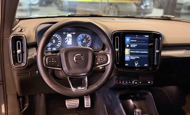 Volvo XC 40 T-5 R-DESIGN 2.0 252cv AWD 2020 Gasolina-12