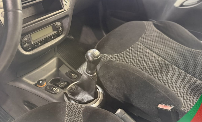 Citroën C3 GLX 1.4/ GLX Sonora 1.4 Flex 8V 5p 2011 Flex-4