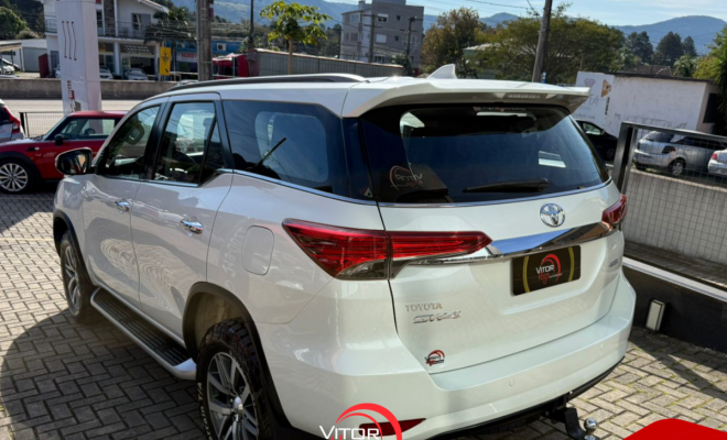 Toyota Hilux SW4 SRX 4x4 2.8 TDI 16V Dies. Aut. 2020 Diesel-14