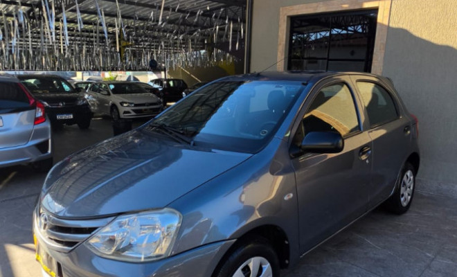 Toyota ETIOS 1.3 Flex 16V 5p Mec. 2013 Flex