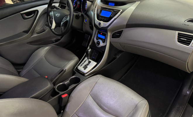 Hyundai Elantra GLS 1.8 16V Aut. 2013 Gasolina-6