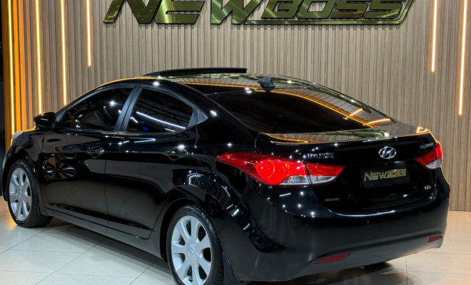 Hyundai Elantra GLS 1.8 16V Aut. 2013 Gasolina-4