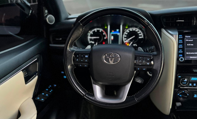 Toyota Hilux SW4 Diamond 2.8 TB 4x4 Die. Aut. 2022 Diesel-14