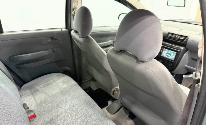 VW - VolksWagen Fox Plus 1.0Mi/ 1.0Mi Total Flex 8V 4p 2006 Flex-9
