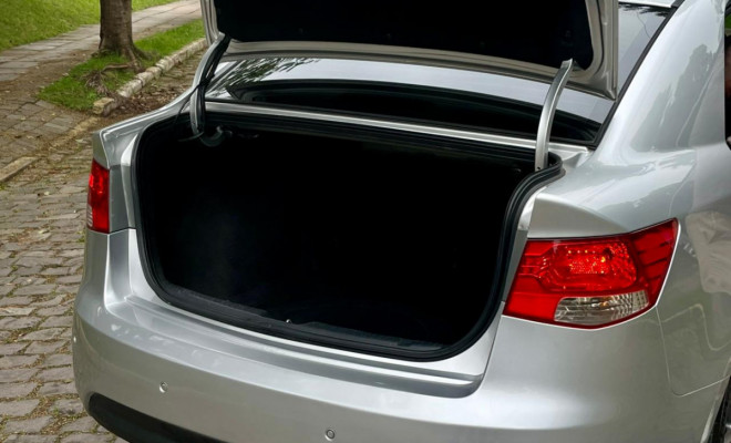 Kia Motors Cerato 1.6 16V Aut. 2012 Gasolina-9