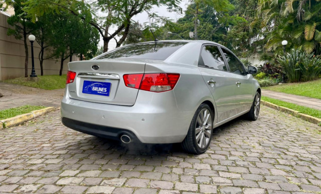 Kia Motors Cerato 1.6 16V Aut. 2012 Gasolina-8