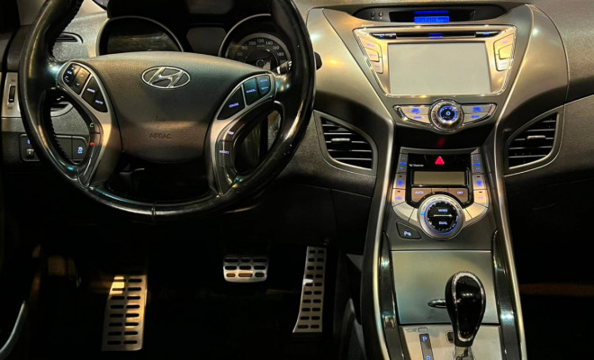 Hyundai Elantra GLS 1.8 16V Aut. 2013 Gasolina-13
