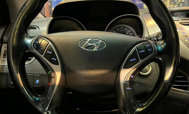 Hyundai Elantra GLS 1.8 16V Aut. 2013 Gasolina-11