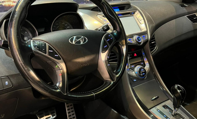 Hyundai Elantra GLS 1.8 16V Aut. 2013 Gasolina-10