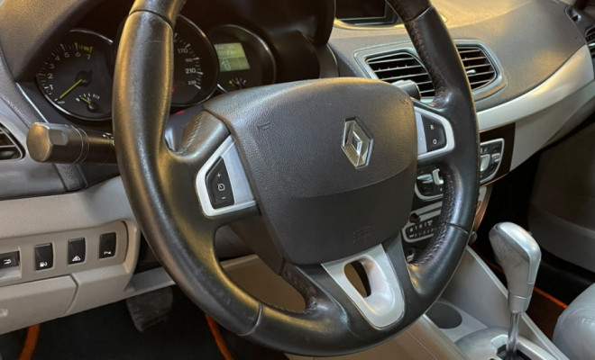 Renault FLUENCE Sedan Priv.2.0 Aut 2013 Flex    Interior Claro  Teto solar-9