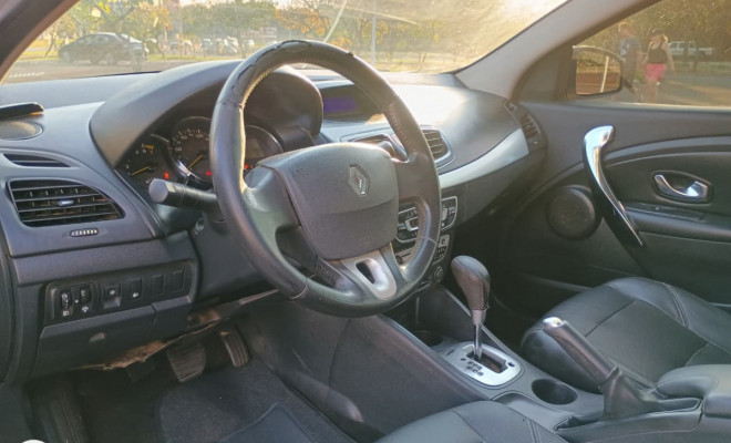 Renault FLUENCE Sed. Dynamique 2.0 16V FLEX Aut. 2011 Flex-4