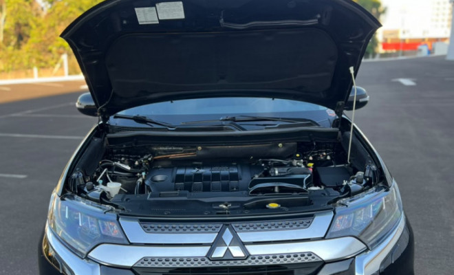 Mitsubishi OUTLANDER HPE-S 2.2 Diesel 4x4 Aut. 2019 Diesel-6