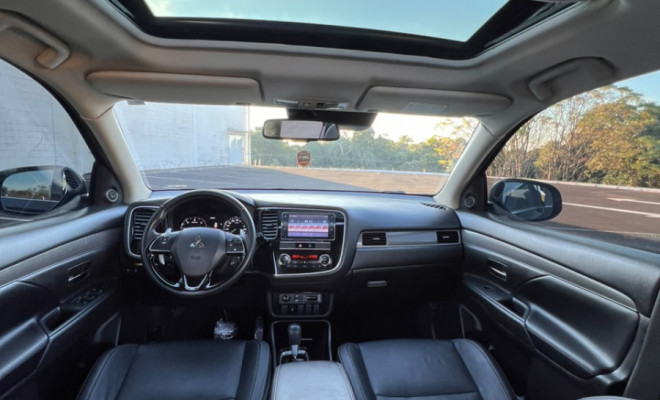 Mitsubishi OUTLANDER HPE-S 2.2 Diesel 4x4 Aut. 2019 Diesel-11