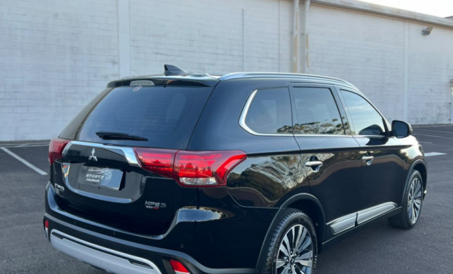 Mitsubishi OUTLANDER HPE-S 2.2 Diesel 4x4 Aut. 2019 Diesel-3