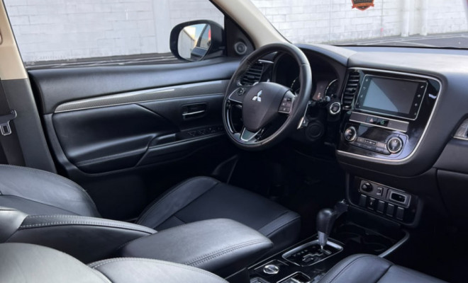 Mitsubishi OUTLANDER HPE-S 2.2 Diesel 4x4 Aut. 2019 Diesel-10