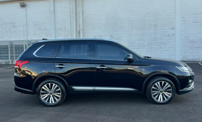 Mitsubishi OUTLANDER HPE-S 2.2 Diesel 4x4 Aut. 2019 Diesel-1