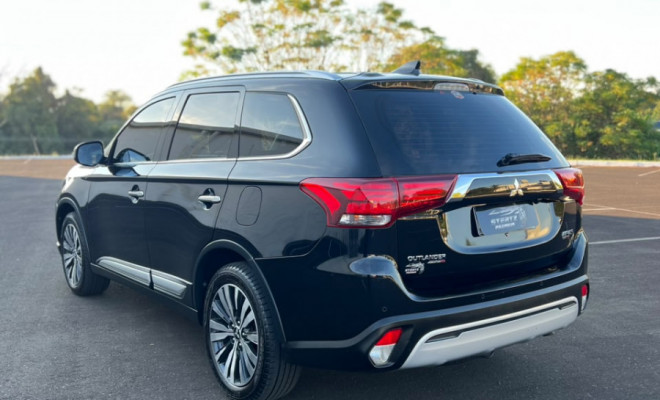 Mitsubishi OUTLANDER HPE-S 2.2 Diesel 4x4 Aut. 2019 Diesel-5