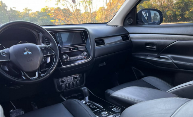 Mitsubishi OUTLANDER HPE-S 2.2 Diesel 4x4 Aut. 2019 Diesel-8