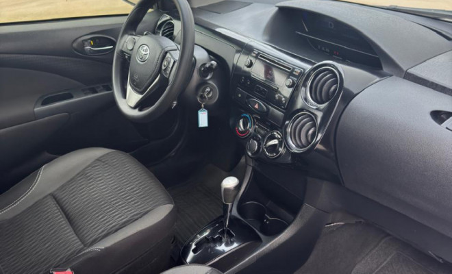 ETIOS XS 1.5 Aut. 2018 - Completo e Econômico!-8