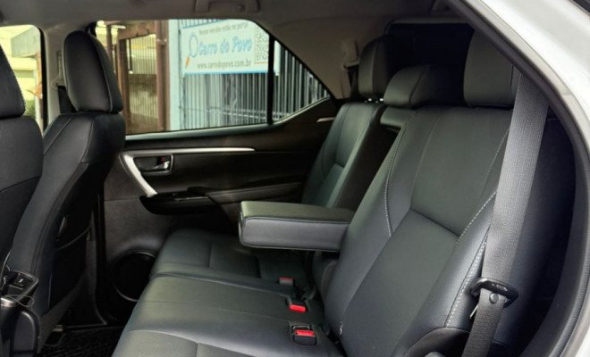 Toyota Hilux SW4 SRX 4x4 2.8 TDI 16V Dies. Aut. 2024 Diesel-16
