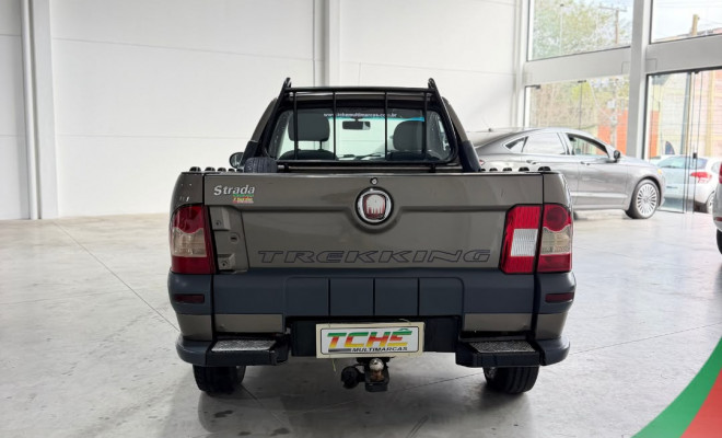 Fiat Strada Trekking 1.6 16V Flex CS 2013 Flex-1