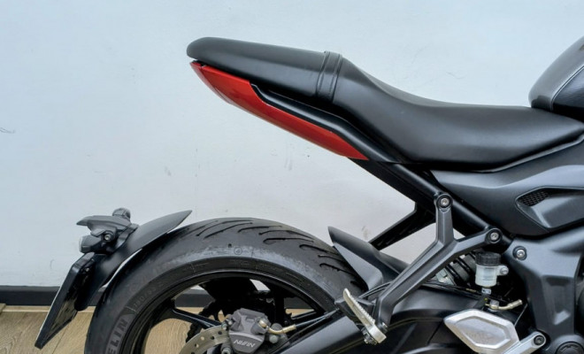 TRIUMPH TRIDENT 660 2024 Gasolina-5