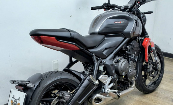TRIUMPH TRIDENT 660 2024 Gasolina-9