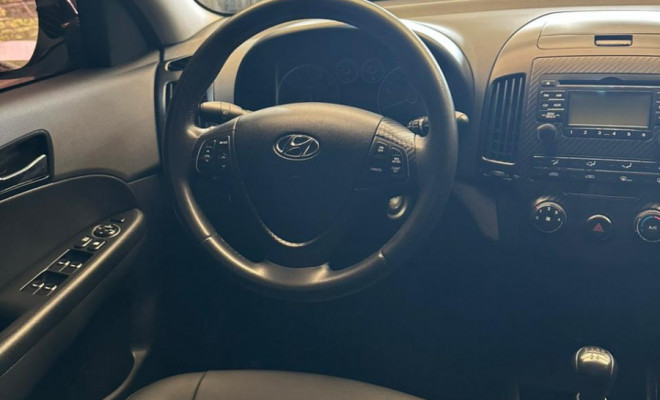 Hyundai i30 2.0 16V 145cv 5p Mec. 2011 Gasolina-6