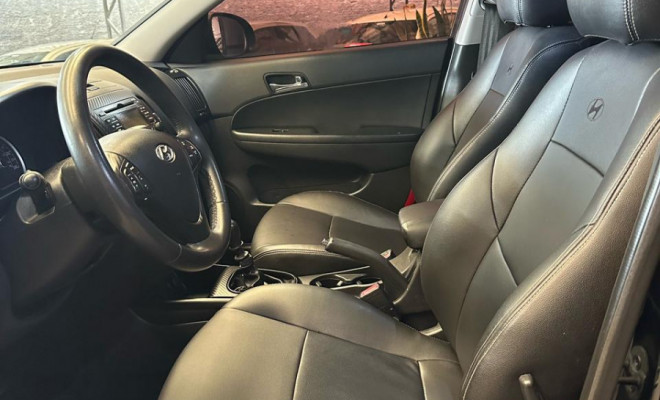 Hyundai i30 2.0 16V 145cv 5p Mec. 2011 Gasolina-7