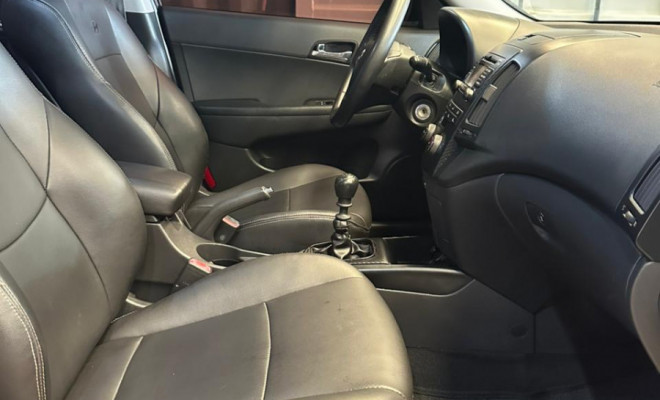 Hyundai i30 2.0 16V 145cv 5p Mec. 2011 Gasolina-12