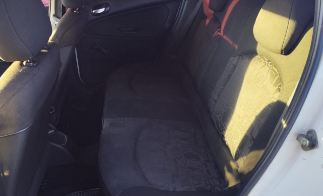 Peugeot 207 Sedan Passion XR 1.4 Flex 8V 4p 2011 Flex-6