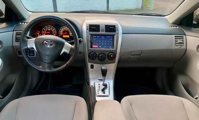 Toyota Corolla XLi 1.8 Aut. - 2014-3