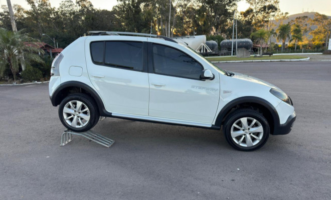 Renault SANDERO STEPWAY Hi-Power 1.6 8V 5p 2014 Flex-16