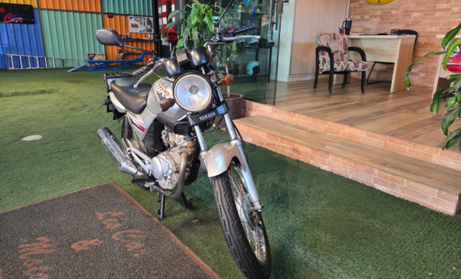 YAMAHA YBR 125 E 2002 Gasolina-8