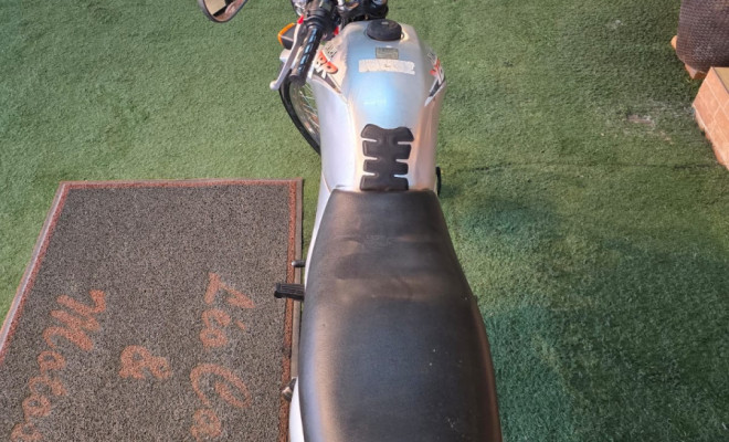 YAMAHA YBR 125 E 2002 Gasolina-3