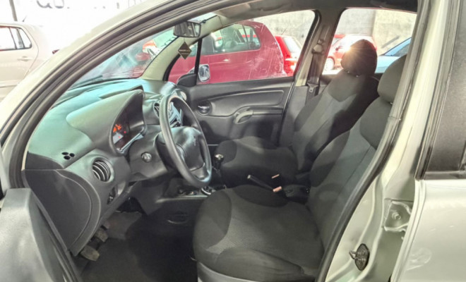 Citroën C3 GLX 1.4/ GLX Sonora 1.4 Flex 8V 5p 2011 Flex-9