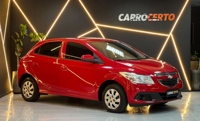 GM - Chevrolet ONIX HATCH LT 1.0 Mec. 2014 Flex  ÓTIMO PARA DIA A DIA