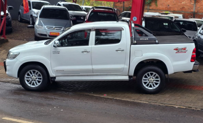 Toyota Hilux CD SRV D4-D 4x4 3.0 TDI Diesel Aut 2014 Diesel-0