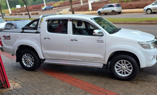 Toyota Hilux CD SRV D4-D 4x4 3.0 TDI Diesel Aut 2014 Diesel-4
